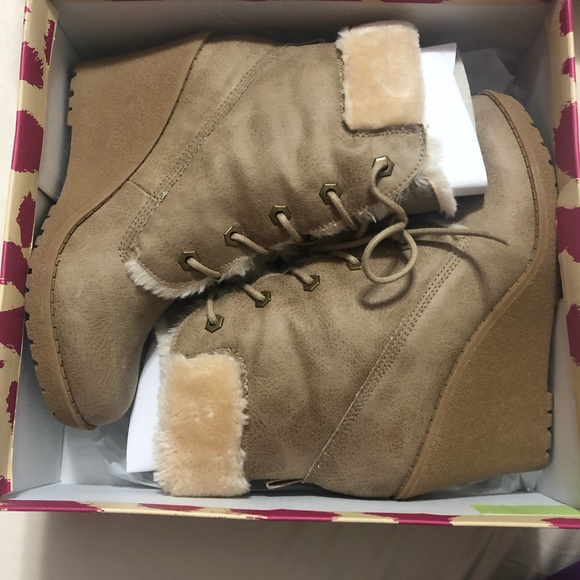 Mojo Moxy Shoes - Fur Lined Wedge Boots